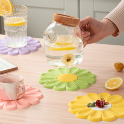 Cute Silicone Daisy Flower Insulation Kitchen Cup Mat