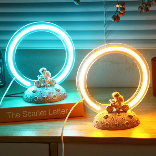 Creative Cute Mini Astronaut Night Light Table Lamp